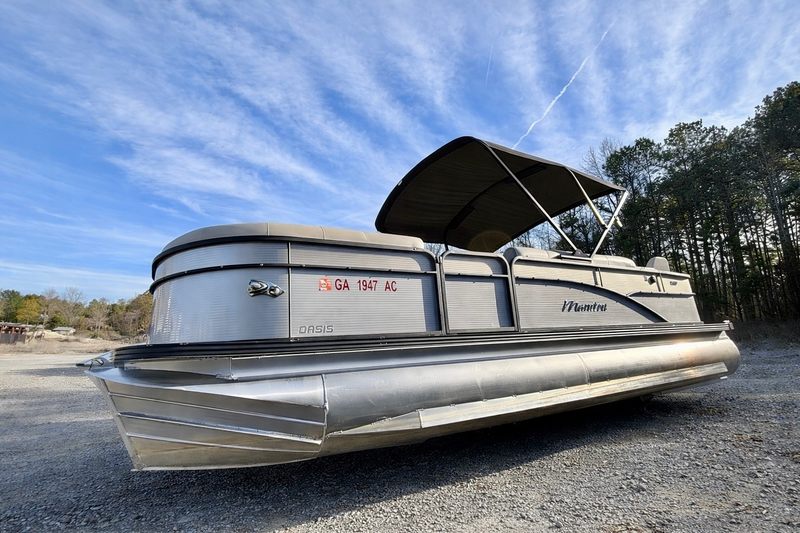 2020 Manitou Oasis Angler 220 SHP