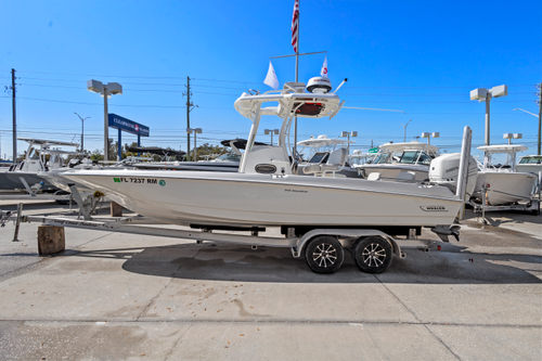 2018 Boston Whaler 240 Dauntless Pro
