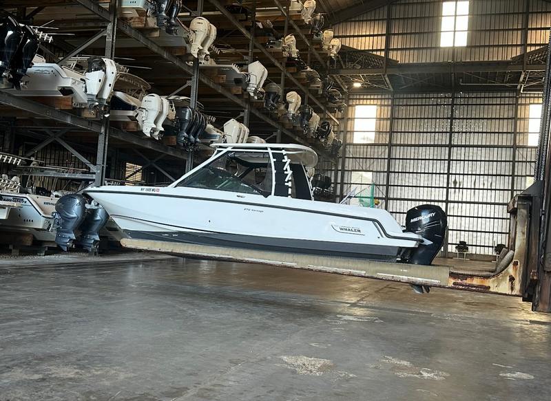 2016 Boston Whaler 270 Vantage