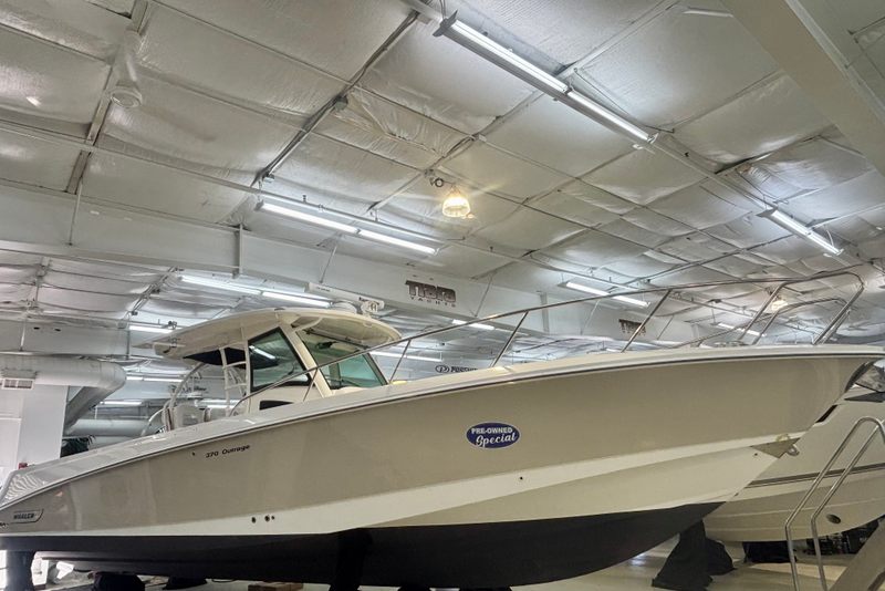 2015 Boston Whaler 370 Outrage