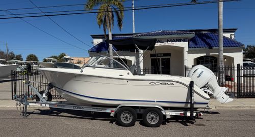 2024 Cobia 220 DC