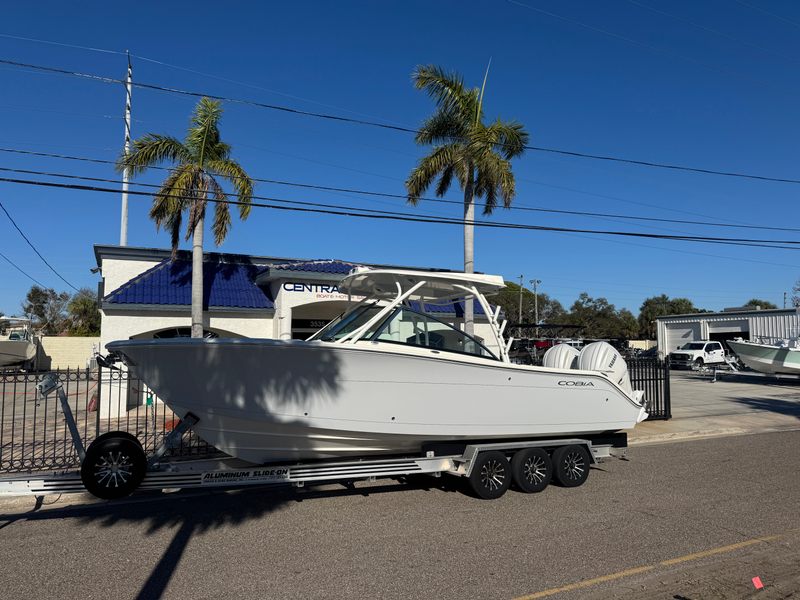 2025 Cobia 280 DC