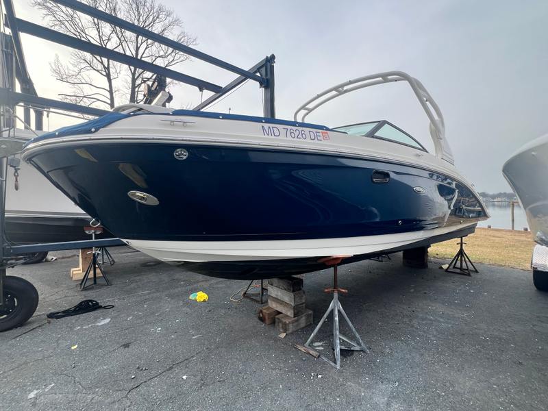 2019 Sea Ray Sundeck 270