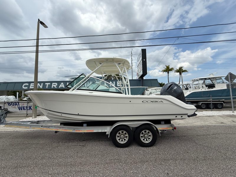2025 Cobia 240 DC